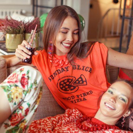 SISTERS DEPARTMENT Dámské tričko w/ deep round neck | Pink w/ "Sunday slice"print