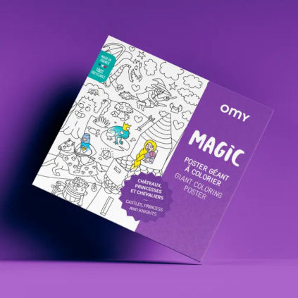 Obří omalovánkový plakát Magic zve děti i dospělé do pohádkového světa plného dobrodružství. Na velké ploše plné vtipných ilustrací mohou společně vybarvovat hrad, hledat drobné detaily a vytvářet vlastní barevné příběhy. Plakát lze rozložit na podlahu, pověsit na zeď nebo použít jako originální omalovánkový ubrus.  Proč si ho děti zamilují •obří omalovánka plná kouzelných detailů •motiv hradu s draky, princeznami a poklady •ideální pro společné tvoření celé rodiny i kamarádů •lze vybarvovat na podlaze, na stole i na zdi •kvalitní papír vhodný pro fixy i pastelky •vyrobeno ve Francii  Co rozvíjí •jemnou motoriku a správný úchop •kreativitu a fantazii •soustředění a trpělivost •zrakové vnímání a postřeh při hledání detailů •spolupráci a komunikační dovednosti při společném tvoření  Názor logopedky Velkoformátové omalovánky jsou skvělou příležitostí k rozvoji řeči. Děti mohou pojmenovávat postavy, vyprávět vlastní pohádkové příběhy nebo společně hledat a popisovat jednotlivé detaily. Přirozeně si tak rozšiřují slovní zásobu, procvičují souvislé vyjadřování i schopnost spolupracovat.  Obsah a parametry balení •1 obří omalovánkový plakát •Rozměry po rozložení: 70 × 100 cm •Papír: prémiový extra bílý, gramáž 120 g •Doporučení výrobce: pro kompletní vybarvení jsou ideální 2–3 balení fixů OMY •Navrženo a vyrobeno ve Francii •Hmotnost: 200 g