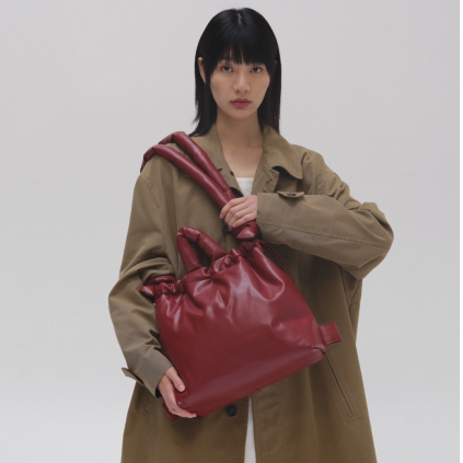 ÖLEND Kabelka Ona Vegan Leather Cherry red (5)