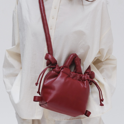 ÖLEND Kabelka Micro Ona Vegan Leather Cherry red (2)