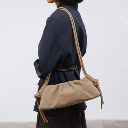 ÖLEND Kabelka Dumpling Suede Stone (4)