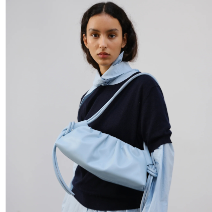 ÖLEND Kabelka Dumpling Baby blue (2)