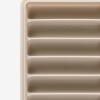 AYA&IDA Ice Cube Tray je praktická silikonová forma navržená pro výrobu dlouhých ledových kostek, které se snadno vejdou do termo lahví AYA&IDA i dalších oblíbených hrnků a tumblerů. Ideální pro osvěžující nápoje během horkých dnů.  • Silikonová forma na dlouhé ledové kostky • Kostky perfektně pasují do lahví AYA&IDA • Vhodné také pro CUP2GO, Food’ie nebo Thermo Cup with Straw • Vytvoří až 10 ledových kostek najednou • Flexibilní silikon pro snadné vyjmutí ledu • Praktické silikonové víčko pro bezpečné uzavření • Vyrobeno ze 100% potravinářského silikonu • Odolná a znovupoužitelná alternativa k jednorázovým produktům • Certifikace LFGB pro styk s potravinami • Každým nákupem AYA&IDA přispívá prostřednictvím UNICEF na 100 litrů pitné vody pro děti v nouzi  Rozměr: délka 23,5 cm × šířka 11 cm × výška 2,5 cm  Hmotnost: 188 g  Materiál: 100 % potravinářský silikon  Péče: vhodné do myčky nádobí.