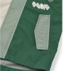 Pedia Rainwear Set je nepromokavá souprava navržená pro starší děti, které se rády pohybují venku za každého počasí. Díky vysoké voděodolnosti, prodyšnému materiálu a promyšleným detailům poskytuje pohodlí během školních dnů, výletů i her v přírodě.  • Dětská nepromokavá souprava do deště • Vodní sloupec 20 000 mm • Prodyšný materiál vhodný pro aktivní pohyb • Vyrobena ze 100% GRS certifikovaného recyklovaného polyesteru • Podlepené švy pro maximální ochranu před deštěm • Krytý přední zip s dětským suchým zipem šetrným k jemným úpletům • Bunda s odnímatelnou kapucí • Elastické manžety rukávů • Ventilační otvory v podpaží pro větší komfort • Kalhoty s nastavitelným pasem • Elastické zakončení nohavic pro pohodlné nošení • Odnímatelné silikonové pásky pod chodidla pomáhají držet nohavice na místě • Reflexní prvky pro lepší viditelnost • Navrženo pro pohodlí, odolnost a volný pohyb za každého počasí • Rozvíjí: samostatnost, pohyb venku a radost z objevování přírody  Materiál: 100 % GRS certifikovaný recyklovaný polyester  Péče: perte na 30 °C. Před praním zapněte zipy, suché zipy a druky. Nesušit v sušičce, nežehlit, nebělit.
