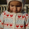 KONGES SLOJD Pletená kukla BELOU HEART
