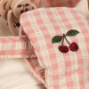 KONGES SLOJD Kočárek s panenkou POPPY PINK CHECK (2)